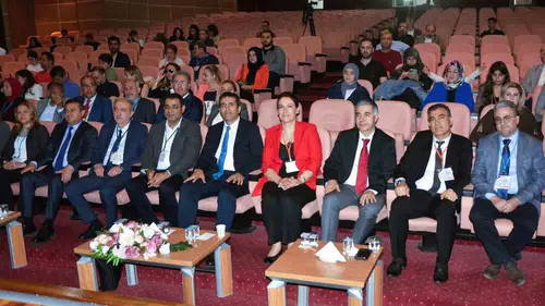 Dicle Üniversitesi’ndeki bilim zirvesinde sektör temsilcileri ile gençler bir araya geldi