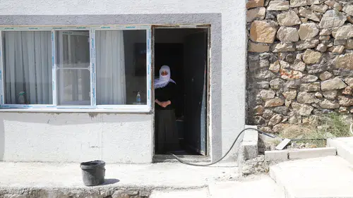Ergani'de engelli kızı için rampa istediği için saldırıya uğrayan annenin talebi gerçekleşti