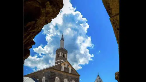 Diyarbakır Vali Yardımcısı Yusuf Melikşah Aydın'dan şehre özel şiirsel mesaj Yeni dönem