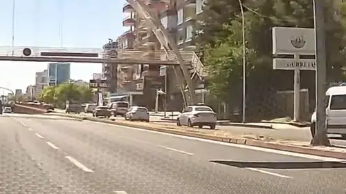 Diyarbakır-Şanlıurfa yolunda üst geçit faciası Bir kişi ağır yaralı olarak hastaneye