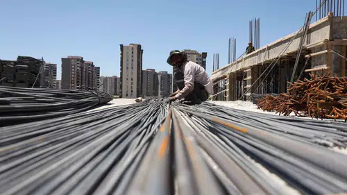 Diyarbakır'da inşaat emekçilerinin 45 derecelik zorlu sınavı Kızgın demirle mesai