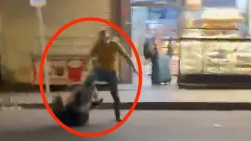 Diyarbakır Yenişehir’de taksicilerin durak gerilimi Cadde ortasında tekmeli kavga