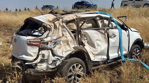 Diyarbakır Bağlar'da tatil yolculuğu felaketle bitti Araç takla attı, 5 kişi yaralı
