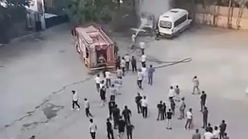 Silvan Cami Mahallesi'nde korkutan yangın Park halindeki araç küle döndü