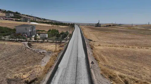Büyükşehir'den 9 ilçede kesintisiz yol seferberliği Asfalt ve sathi kaplama hız kesmiyor