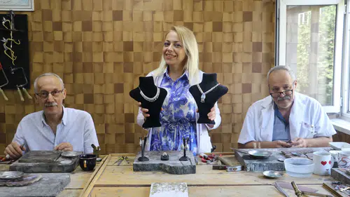 Diyarbakır'ın asırlık kişniş takısı geleneği Olgunlaşma Enstitüsü'nde yeniden hayat buldu