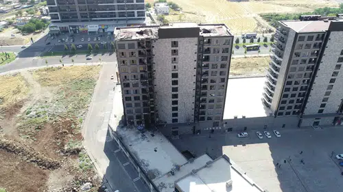 Diyarbakır'da 13 katlı plazanın çatısı küle döndü Yangının izleri dronla kaydedildi