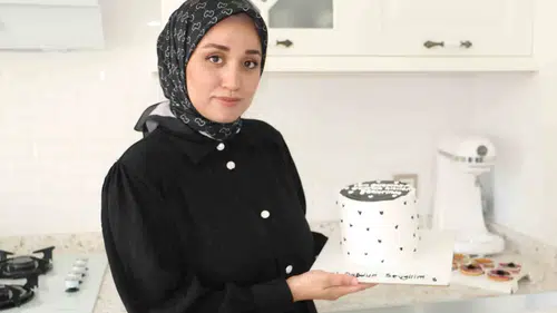 Diyarbakırlı anne gece yarısı pasta yapıyor İki çocuğuyla butik pastane hayali kuruyor