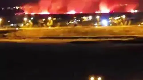 Kayapınar'da gece yarısı alevlere müdahale Kuru ot yangını yerleşime sıçramadan söndürüldü