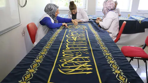 Diyarbakır Olgunlaşma Enstitüsü'nde 3'üncü Selim'in türbe örtüsüne 1,5 yıllık emek