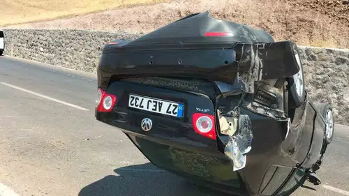 Diyarbakır-Mardin yolunda trafik kâbusu İki ayrı kazada 3 kişi yaralandı