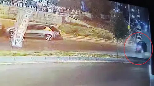 Diyarbakır Kayapınar'da motosiklet kazası: Sürücü otomobilin altında kalmaktan son anda kurtuldu