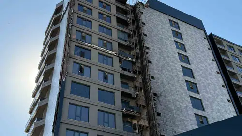 Diyarbakır Kayapınar'da yangın gecesi 12 katlı plazada hasar gün ağarınca netleşti