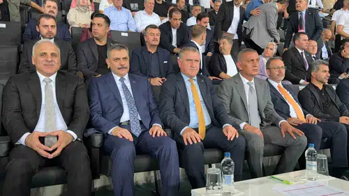 Amedspor-Erzurumspor karşılaşmasında Diyarbakır Stadı'nda protokol yoğunluğu yaşandı