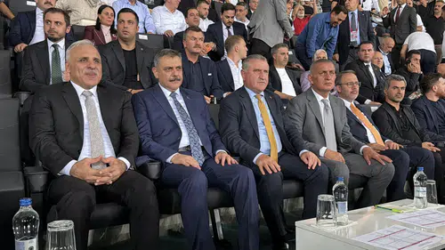 Amedspor'un tarihi Süper Lig maçı protokolün yakın markajında Bakanlar stadyumdaydı