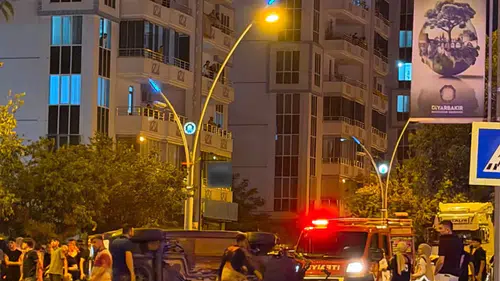 Bağlar'da akşam saatlerinde çarpışma 3 yaralı hastaneye kaldırıldı