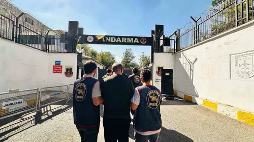 Diyarbakır genelinde jandarma operasyonu: Kesinleşmiş hapis cezası olan 67 kişi yakalandı