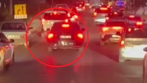 Diyarbakır Silvan Bulvarı'nda itfaiye aracına yol vermeyen çakarlı araç tepki çekti