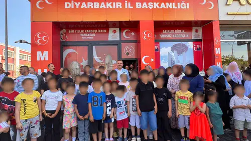 MHP Diyarbakır İl Başkanlığı'ndan öğrencilere eğitim desteği: Yüzlerce aileye ulaşıldı