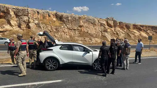 Diyarbakır Ergani yolunda feci kaza: Otomobil ve traktör çarpıştı, 4 kişi yaralandı
