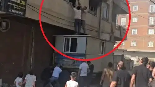 Diyarbakır Bismil'de korkutan yangın: Mahsur kalan kadın konteynerle kurtarıldı