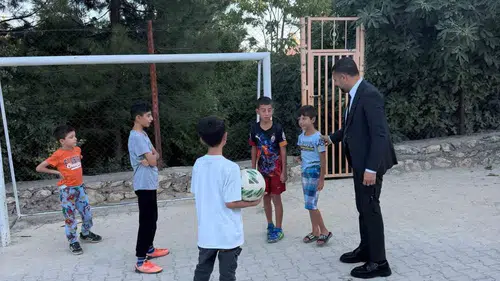 Diyarbakır Eğil'de minik öğrencilere okul heyecanı: Kırtasiye desteği sağlandı