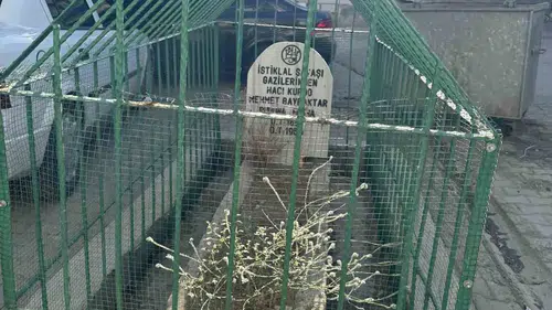 Diyarbakır Çermik'te İstiklal Savaşı gazisinin mezarı evlerin arasında kaldı