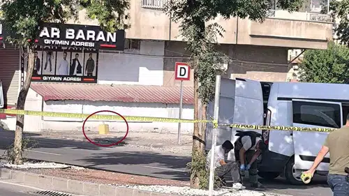 Diyarbakır Bağlar'da cadde kenarındaki paket paniği: İçinden çöpler çıktı