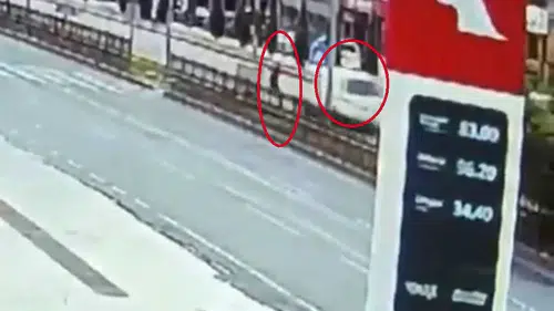 Diyarbakır Yenişehir'de yaya geçidinde korku dolu anlar: Ölümden saniyelerle döndü