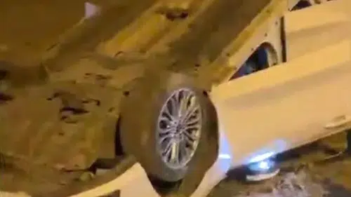 Sur'da kontrolden çıkan otomobil takla attı: Sürücü hastaneye kaldırıldı
