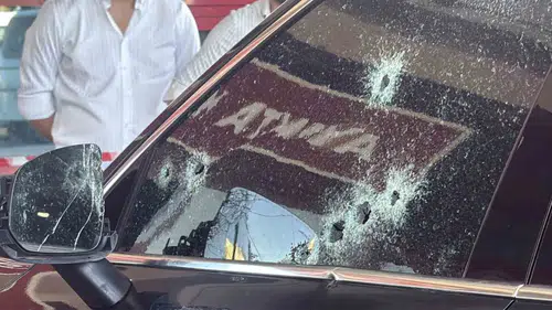 Diyarbakır Yenişehir'de trafik ışıklarında otomobile silahlı saldırı: 2 yaralı
