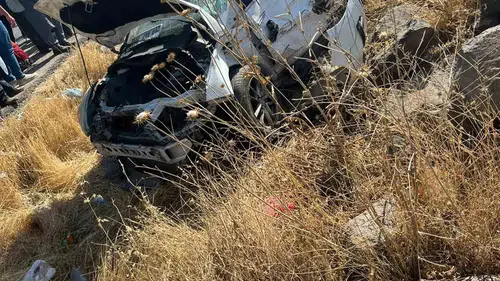 Diyarbakır Sur ilçesinde tır ile otomobil çarpıştı: 7 kişi yaralandı