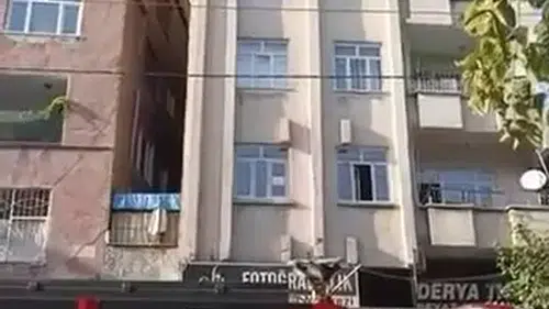 Diyarbakır Bağlar'da 7 katlı apartmanda korkutan yangın: Ev kullanılamaz hale geldi