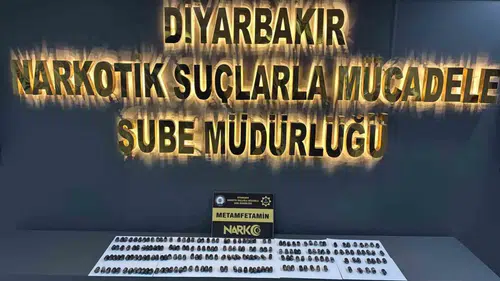 Diyarbakır'da mide operasyonu: Yutarak getirdikleri 1420 gram metamfetaminle yakalandılar