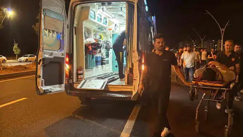 Diyarbakır Kayapınar'da seyir halindeki kamyonetten düşen genç ağır yaralandı