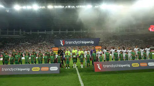 Amedspor Diyarbakır'da Beşiktaş'ı ağırlıyor: İlk yarıda tarihi 2-0'lık üstünlük