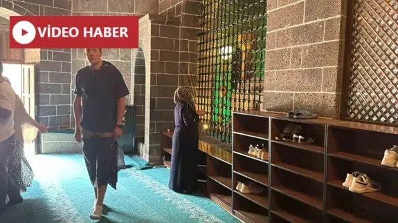 Diyarbakır'da tarihi Hz. Süleyman Camisi'ni ziyaret eden Fransız turist örnek oldu