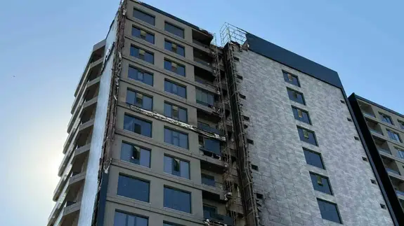 Diyarbakır Kayapınar'da yangın gecesi 12 katlı plazada hasar gün ağarınca netleşti