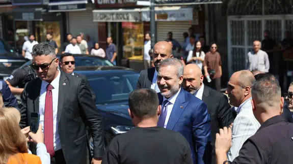 Dışişleri Bakanı Hakan Fidan Diyarbakır'da: Tarihi Ulu Cami'de cuma namazı mesaisi