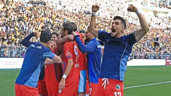 Mardinspor Muşspor'u yenerek 1. Lig'e yükseldi: Diyarbakır'da tarih yazdılar