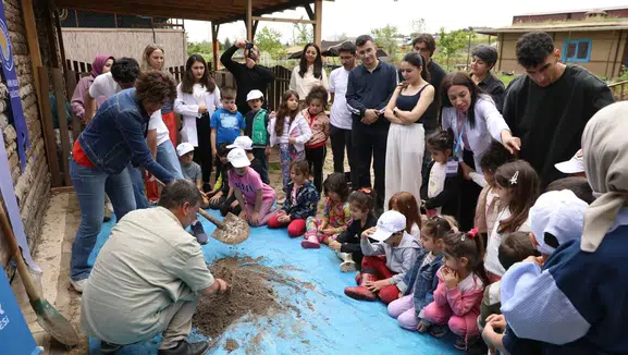 Diyarbakır’da kerpiç atölyesi: Anaokullu çocuklar üniversitelilerle buluştu