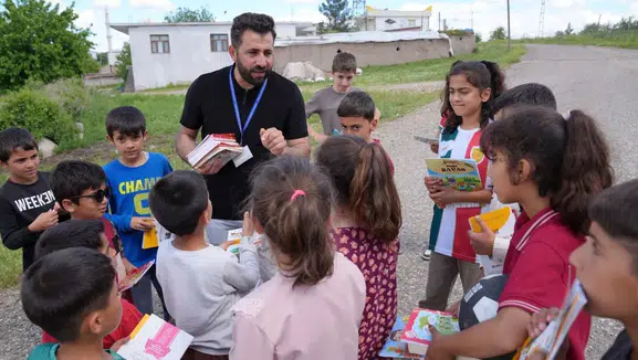 Diyarbakır'da Masal Sandığı projesiyle 2 bin kitap çocuklarla buluştu
