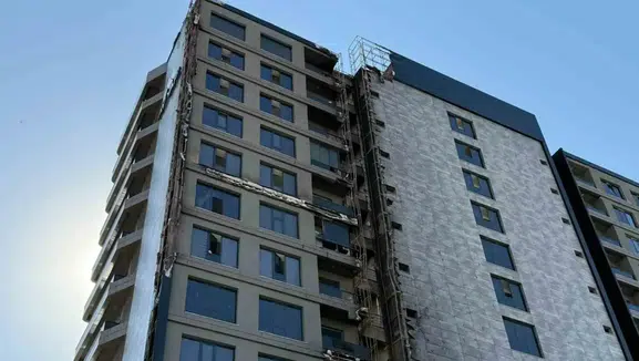 Diyarbakır Kayapınar'da yangın gecesi 12 katlı plazada hasar gün ağarınca netleşti