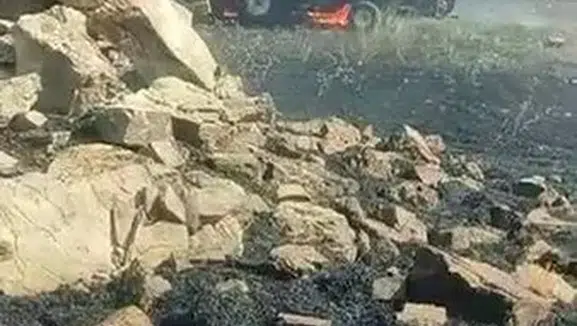 Diyarbakır'ın Lice ilçesinde hasat zamanı korkutan yangın Biçerdöver küle döndü