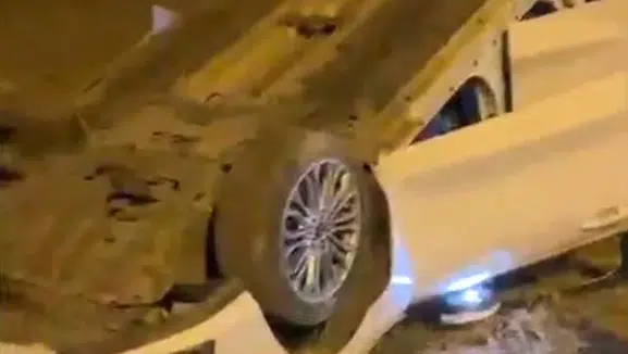 Sur’da kontrolden çıkan otomobil savrulup takla attı: Sürücü hastanelik oldu