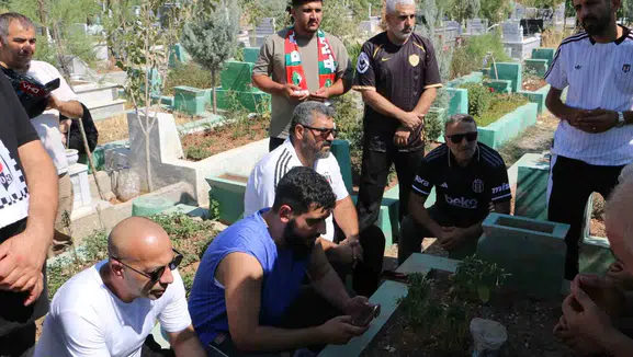 Amedspor ve Beşiktaş taraftarlarından anlamlı buluşma: Rojin Kabaiş'in mezarına ziyaret