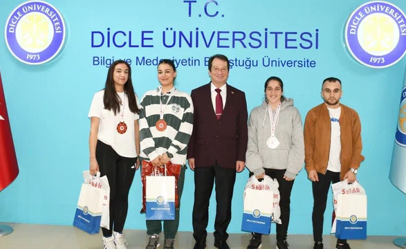 Diyarbakır'ın madalya avcıları: Dicle Üniversitesi Kick Boks'a damga vurdu!