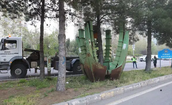 Ağaç sökümüyle ilgili Diyarbakır Büyükşehir Belediyesi'nden açıklama geldi