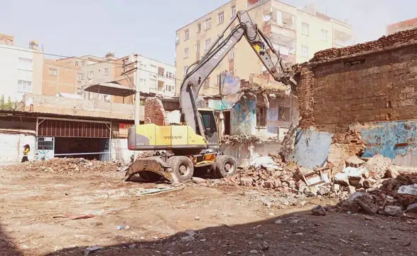 Diyarbakır yeniden inşa edilecek: Binalar tek tek temizleniyor
