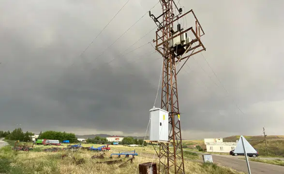 Diyarbakır’da yıldırım düştü: Yoldan geçen kadın yaralandı